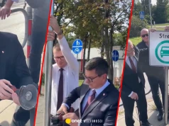 Grzegorz Braun zlikwidował "znak" w Krakowie. Policja odnosi się do incydentu