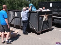 Prawie 25 ton ubrań w dwa dni. Chojniczanie czyszczą szafy. Wywieźli 21 transportów tekstyliów