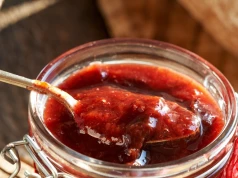 Gęsty, korzenny i przyjemnie rozgrzewający. Ten chutney zrobisz z węgierek