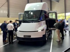 Najdziwniejsza Tesla. Wygląda, jakby twórcy nie wiedzieli, co robić