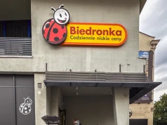 Biedronka kusi, by zagracić sobie kredens. No, ale za trzy dychy to szkoda nie wziąć