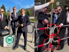 Kandydat partii Brauna w Krakowie pokonał Strefę Czystego Transportu odcinając (chyba) znak drogowy