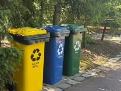 Żółte pojemniki na celowniku. Zużyte szczoteczki i blistry to duży błąd