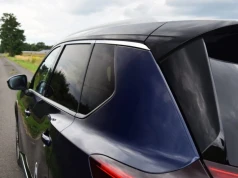 Flagowy Nissan to wzór ergonomii. Ma hybrydę ze spalinowym agregatem