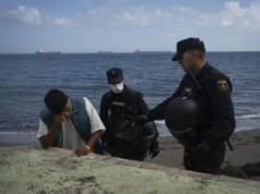 Akcja przenoszenia migrantów w Ceucie. Służby użyły gumowych kul