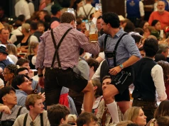 Nie minęły cztery godziny od otwarcia Oktoberfest. 19-latek zatruł się alkoholem