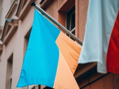 Emerytura dla Ukraińców po „jednej składce”? Mentzen ma rację? Ekspert wyjaśnia
