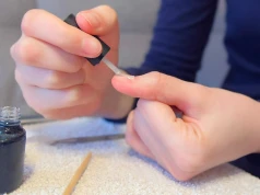 Najbardziej wyrafinowany manicure jesieni? Zastąpi nude. Trudno będzie mu się oprzeć