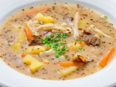 Zapomnij o pomidorówce. Jesienią na rosole ugotujesz o wiele smaczniejszą zupę
