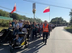 Ponad 1100 pielgrzymów ruszyło z Nowego Sącza do Limanowej. Przeszli 26 kilometrów
