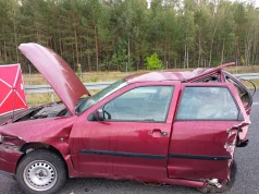 Śmiertelny wypadek na S8 w Prosienicy. Kierowca Mercedesa miał odjechać z miejsca tragedii i uciekać pieszo