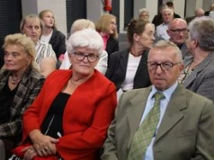 Pleszew oczarowany! Jan Traczyk zachwycił publiczność w Zajezdni Kultury. Wyjątkowy koncert na 164-lecie Banku Spółdzielczego w Pleszewie