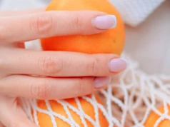 Paznokcie french ombre to delikatniejsza wersja klasyki. Wyglądają elegancko i pasują do wszystkiego