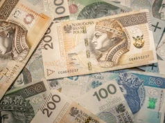 NFZ chce ukrócić „bilokację” lekarzy. Na nowych kontrolerów brakuje jednak pieniędzy