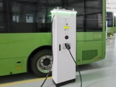 Autobusy w Warszawie naładują się szybciej. Do akcji wchodzi nowy gracz