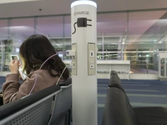 Bateria pada, a obok jest wolne USB? Lepiej uważaj. Podróżnik ostrzega przed "juice jackingiem"