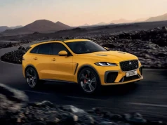 Duda uderza w bariery na S7. Jaguar odjeżdża na lawecie