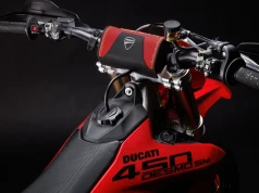 Ducati Desmo450 SM wygląda jak przepis na kłopoty. Właśnie taki miał być