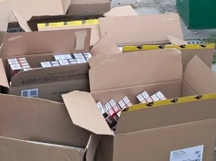 Wpadka na przygranicznym targowisku. Skarbówka przejęła dziesiątki tysięcy papierosów