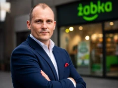 Żabka rzuca rękawicę Starbucksowi? Sieć wprowadza kawy smakowe
