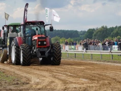 Traktory od 200 do 2000 KM. Tractor pulling na Agro Show 2026 przyciągnął tłumy
