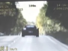 Prawie 200 km/h na "krajówce". Kierowca Porsche dostał srogi mandat i stracił prawo jazdy