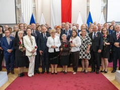 Strzelił do sąsiadki, uratowała ją matka z synem. Dostali medal w Rzeszowie wraz z 59 innymi mieszkańcami regionu