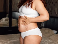 Brzuch po ciąży to wciąż temat tabu. Matka: Nie ubieram obcisłych rzeczy, nie pokazuję się w bikini