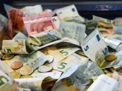 Miliony euro ukryte w ścianach i pod podłogą. Wynosili je wiadrami