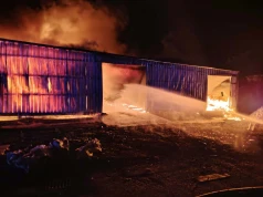 Nocny pożar hali w Wieluniu. W akcji 16 zastępów straży pożarnej
