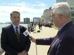 NOKAUT! Sikorski udzielał wywiadu w USA, gdy nagle zwrócił się do Ziobry. „Nie widzę redaktora”