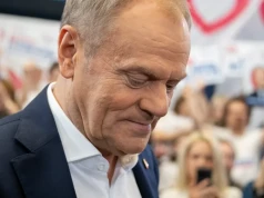 Tusk po nowym sondażu przeprosi się z koalicjantem. 231 to liczba warta zachodu