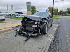 BMW uderzyło w autobus rejsowy na rondzie w Lublinie