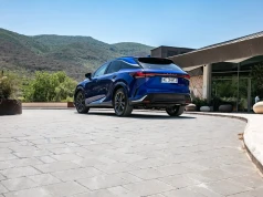 Lexus mocno obniża ceny RX. Rabaty sięgają 84 tys. zł