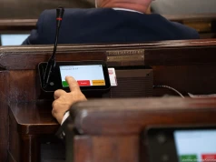 Szkolne dzienniki, finansowanie samorządów i obywatelski projekt dot. myśliwych. Co w Sejmie po wakacjach?