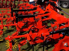 Prawdziwy gigant na Agro Show. Ten 9-metrowy pielnik robił wrażenie