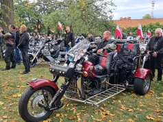 Ponad 700 motocykli, muzyka i wielkie serca. XVIII Zakończenie Sezonu Motocyklowego w Białej mimo deszczu przyciągnęło tłumy (zdjęcia)
