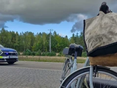 Chciała ominąć maszynę budowlaną. Rowerzystka trafiła do szpitala