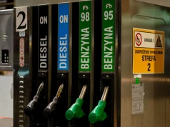 Droga benzyna i diesel napędzają elektryki. Miesięczne korzyści kierowców idą w setki złotych