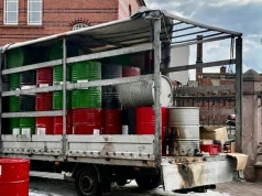 Pożar auta dostawczego przewożącego substancje chemiczne