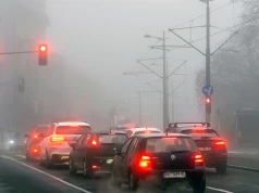 Tylne światło przeciwmgielne nie jest na każdą mgłę. Przepisy są konkretne