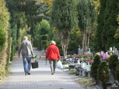 Od września rewolucja na cmentarzach. Chodzi o śmieci. Przy grobie można się nieźle zdziwić