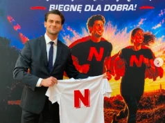 Dr Marcin Król nie zwalnia! Ponownie pobiegł w garniturze - tym razem dla Igi