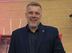 Zandberg o cenach paliw. "Osłon nie ma, bo prezydent się kłóci z rządem"