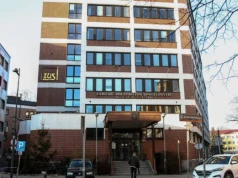 Najpierw pukali do drzwi, teraz wysyłają umowy. ZUS ostrzega przed płatnymi pośrednikami