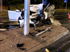 Citroen uderzył w słup trakcji trolejbusowej w Lublinie. Dwie osoby w szpitalu