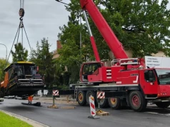 Przewrócona maszyna sparaliżowała ruch w centrum Wrocławia