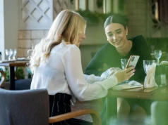 Koniec z nagrywaniem i fotografowaniem jedzenia. Restauracje stawiają na relacje bez ekranów