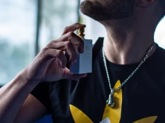 Dwa męskie zapachy na promocji. Carolina Herrera Bad Boy i Hugo Boss Hugo Man kupisz teraz taniej