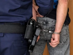 Konińscy dzielnicowi zatrzymali poszukiwanego 25-latka. Miał do odbycia 15 dni aresztu
